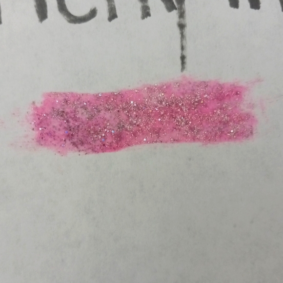 Nail polish in the shade of pretty in pink - Picture 4 of 4